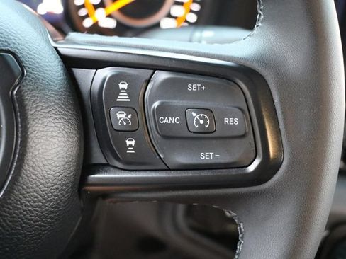 Used 2025 Jeep Gladiator Mojave AWD/4WD image 27