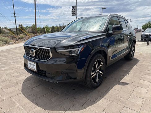 Used 2025 Volvo XC40 B5 Core AWD/4WD image 4