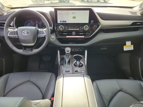 New 2026 Toyota Highlander Limited AWD/4WD image 14