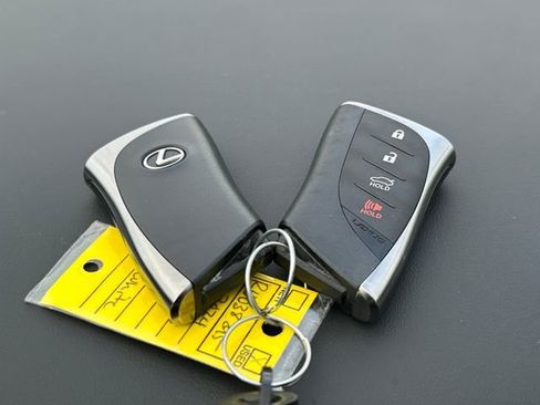 Used 2024 Lexus ES 300h w/ Premium Package image 33