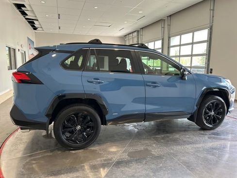 Used 2022 Toyota RAV4 SE w/ SE Grade Weather Package AWD/4WD image 8