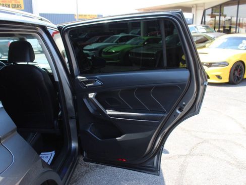 Used 2022 Volkswagen Tiguan SE FWD image 13