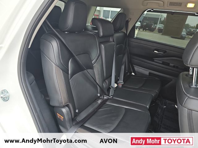Used 2023 Nissan Pathfinder SL AWD/4WD image 33