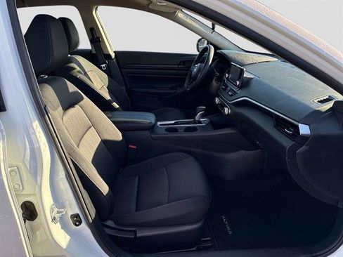 Certified 2024 Nissan Altima 2.5 S image 9