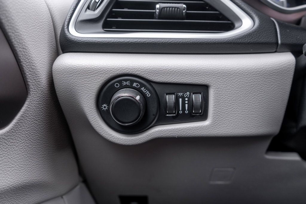Used 2023 Chrysler Voyager LX FWD image 22