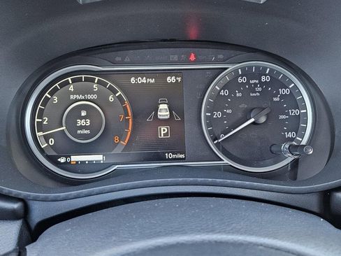 New 2025 Nissan Versa SR w/ Trunk Package image 12