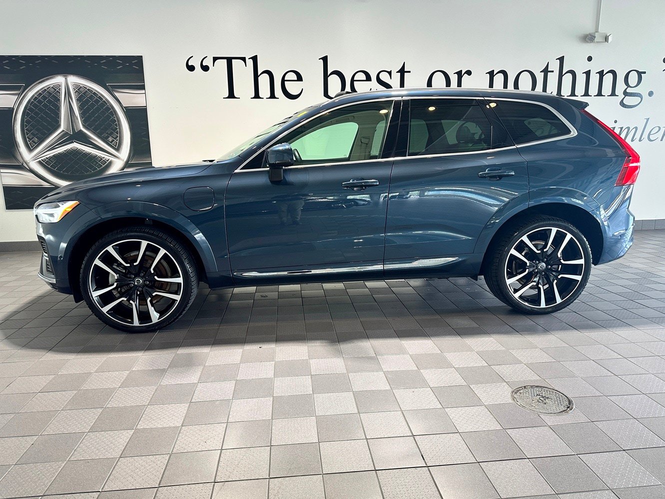 Used 2023 Volvo XC60 T8 Ultimate AWD/4WD image 7