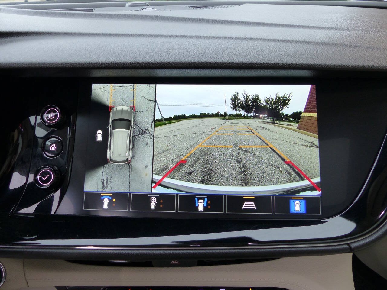 Used 2023 Buick Envision Avenir AWD/4WD image 35