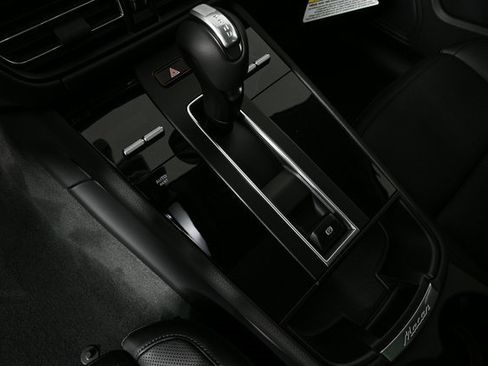 Used 2025 Porsche Macan image 18