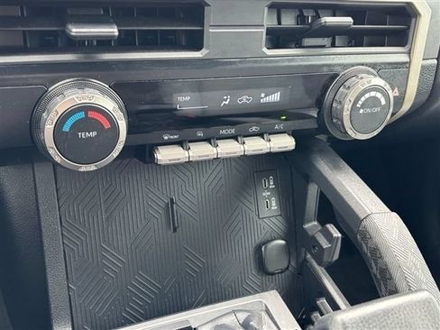 Used 2025 Toyota Tacoma SR5 AWD/4WD image 19