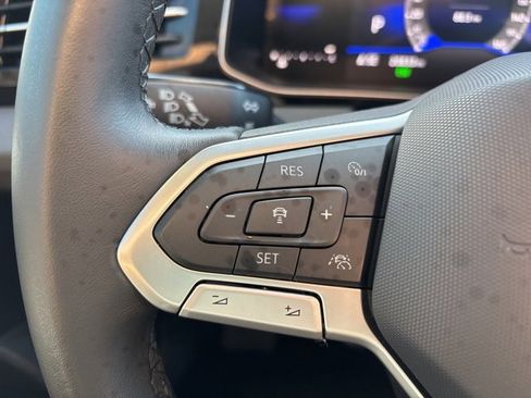 Used 2025 Volkswagen Jetta SE image 8