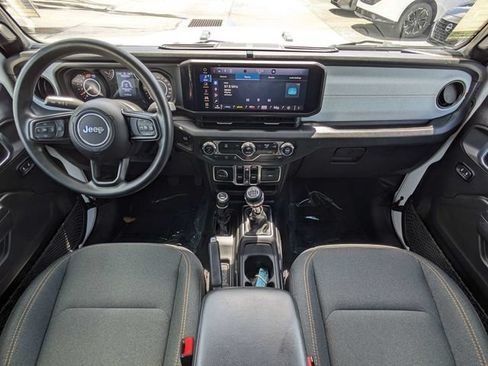 Used 2025 Jeep Wrangler Unlimited Sport AWD/4WD image 15