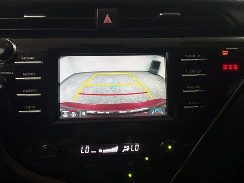 Used 2018 Toyota Camry XSE FWD image 14