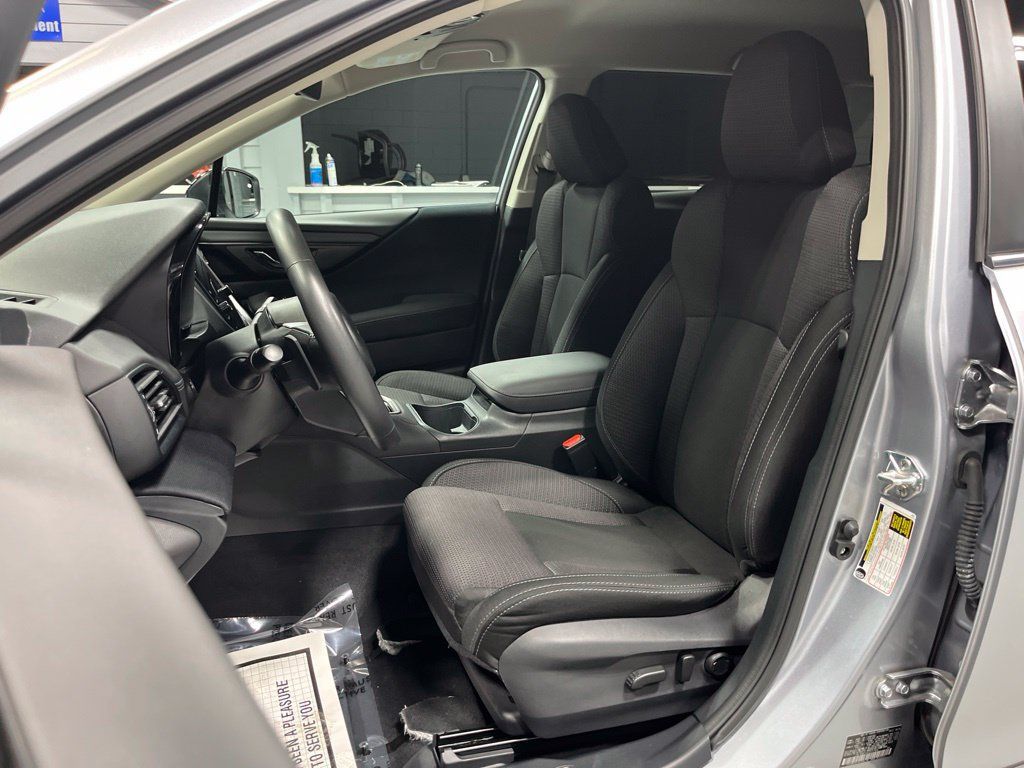 Certified 2025 Subaru Outback Premium AWD/4WD image 14