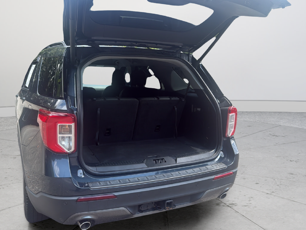 Used 2023 Ford Explorer XLT w/ Equipment Group 202A RWD image 18
