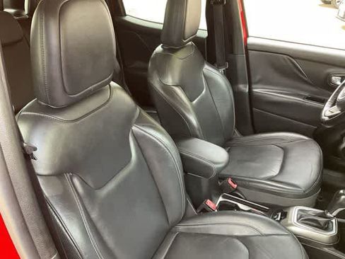 Used 2018 Jeep Renegade Limited FWD image 18