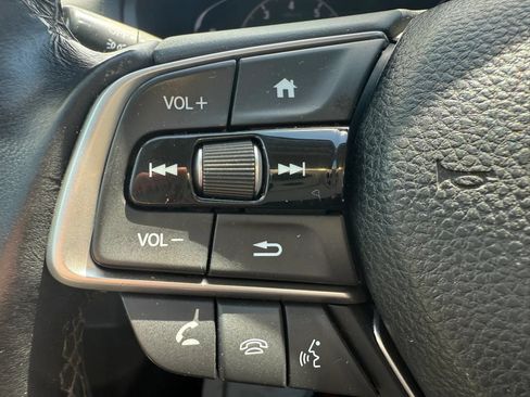 Used 2018 Honda Accord Touring image 11