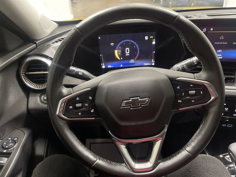 Used 2025 Chevrolet Trax ACTIV w/ Sunroof Package image 30