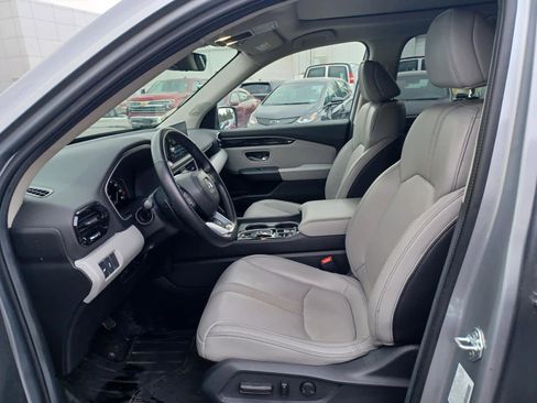 Used 2023 Honda Pilot Touring image 7