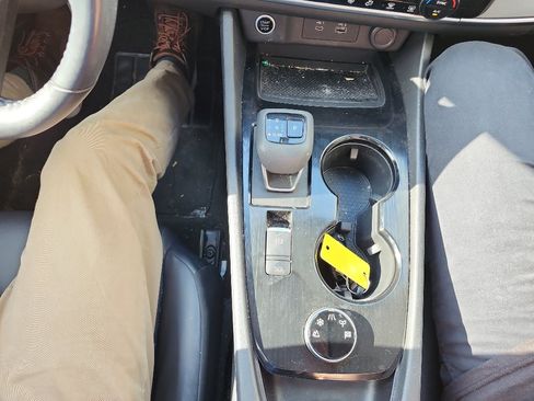 Used 2022 Nissan Rogue SV w/ SV Premium Package image 21