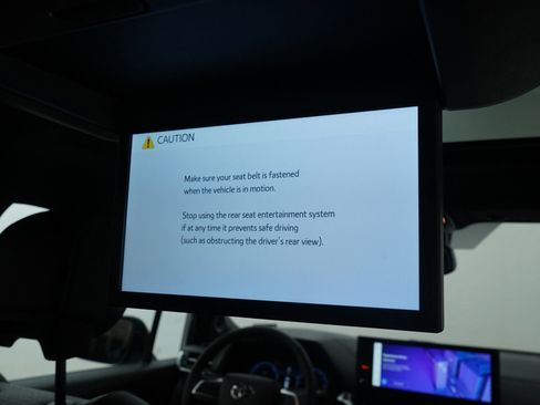 Used 2025 Toyota Sienna XLE Woodland Edition image 16