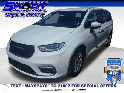 Used 2023 Chrysler Pacifica Touring-L