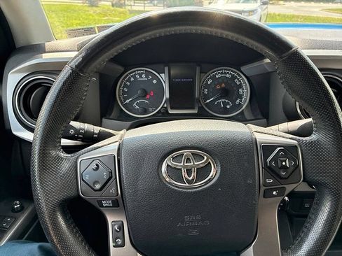 Used 2016 Toyota Tacoma SR5 w/ SR5 Appearance Package (SN) AWD/4WD image 28