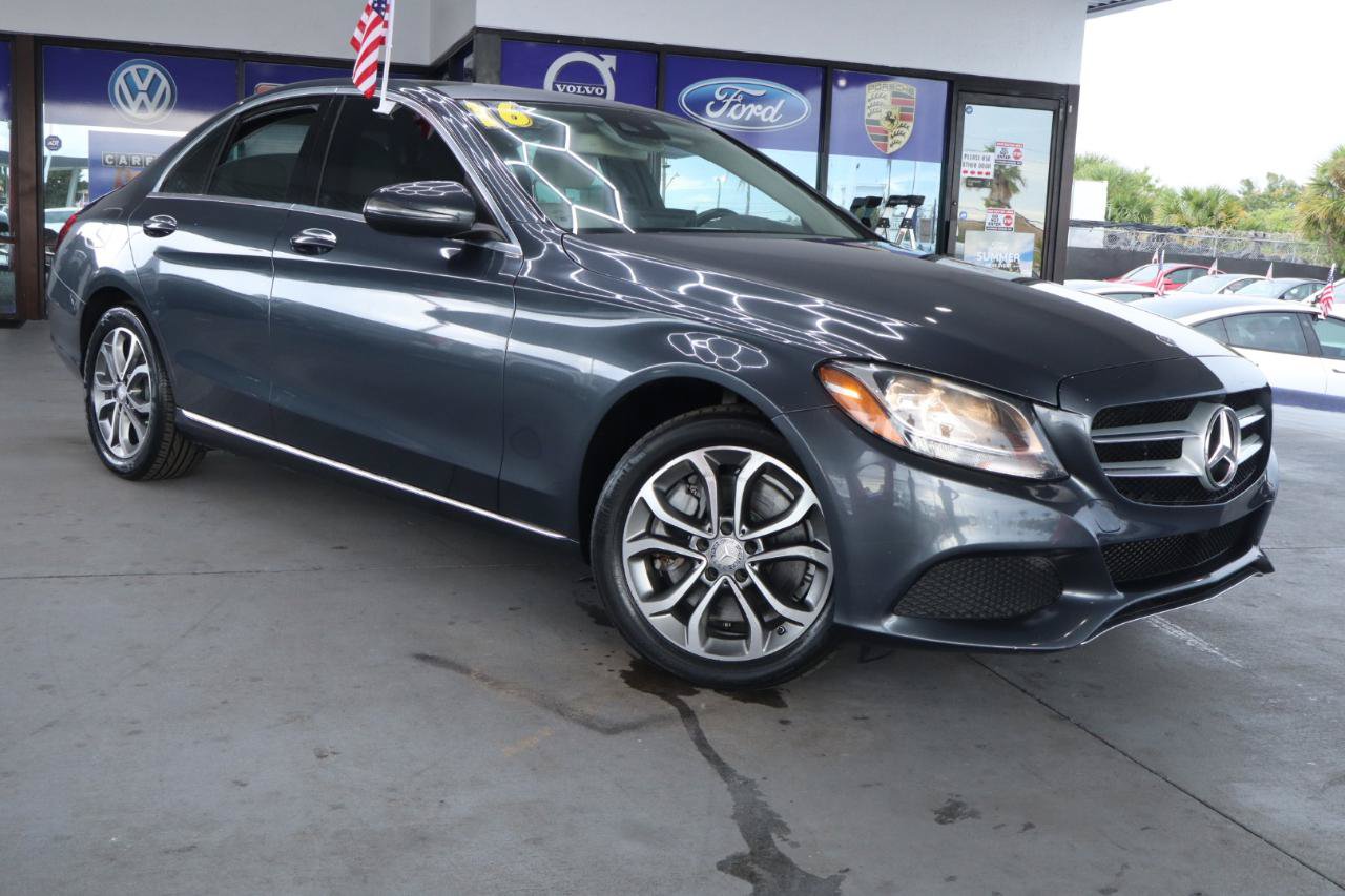 Used 2016 Mercedes-Benz C 300 4MATIC Sedan image 3