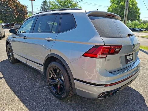 Used 2024 Volkswagen Tiguan SE R-Line AWD/4WD image 4