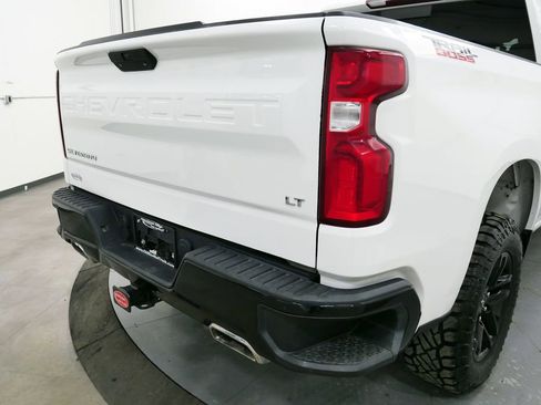 Used 2021 Chevrolet Silverado 1500 LT Trail Boss w/ Convenience Package II image 9