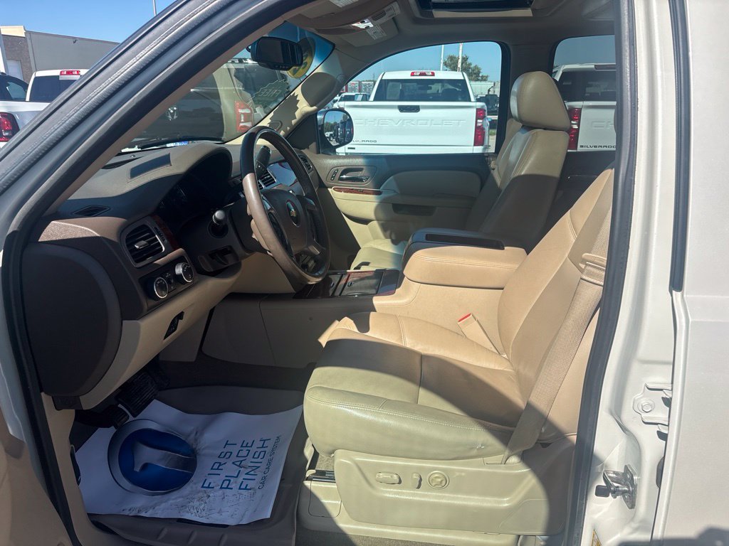 Used 2013 Chevrolet Avalanche LTZ AWD/4WD image 17