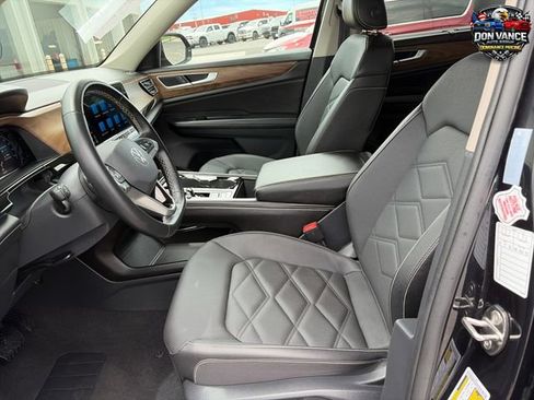 Used 2025 Volkswagen Atlas SE AWD/4WD image 9