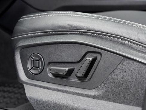 Used 2019 Audi Q8 Premium Plus AWD/4WD image 11