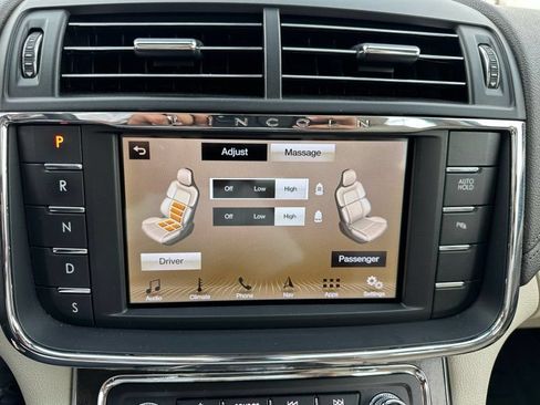 Used 2019 Lincoln Continental Select w/ Continental Climate Package AWD/4WD image 25