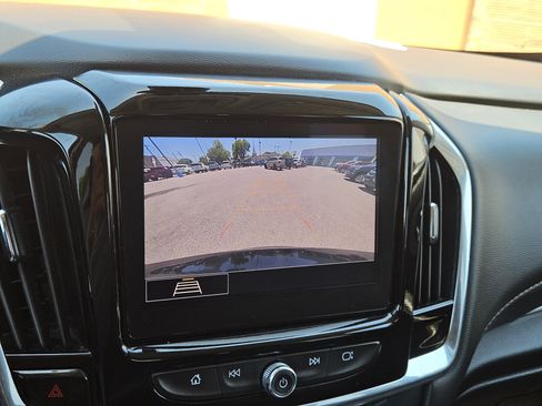 Used 2020 Chevrolet Traverse LT FWD image 21