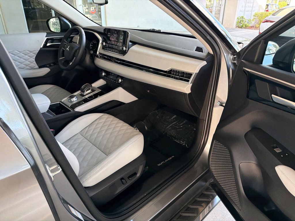 Used 2022 Mitsubishi Outlander SEL AWD/4WD image 28