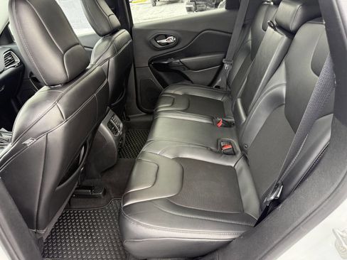 Used 2019 Jeep Cherokee Latitude Plus image 21