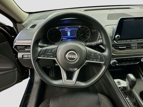Used 2025 Nissan Altima 2.5 SV FWD image 18