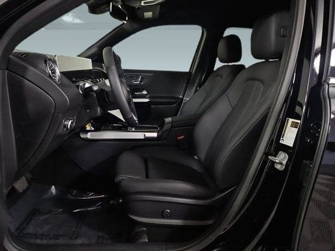 New 2025 Mercedes-Benz GLB 250 4MATIC image 5