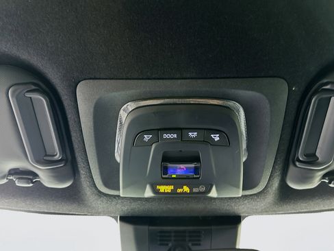 Used 2025 Toyota Corolla SE image 18