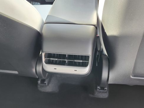 Used 2023 Tesla Model Y Long Range image 20