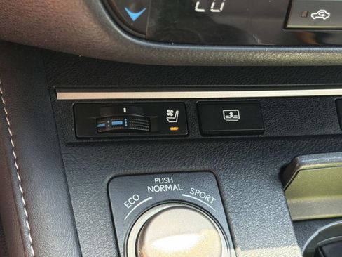 Used 2016 Lexus ES 350 w/ Luxury Package w/Wood Trim FWD image 34