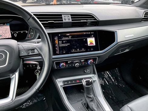 Used 2022 Audi Q3 2.0T Premium Plus w/ Premium Plus Package image 8