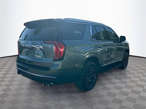 Used 2023 GMC Yukon SLT w/ SLT Premium Package image 7