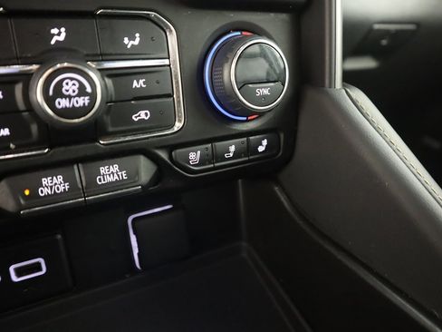 Used 2023 Chevrolet Suburban Premier image 51