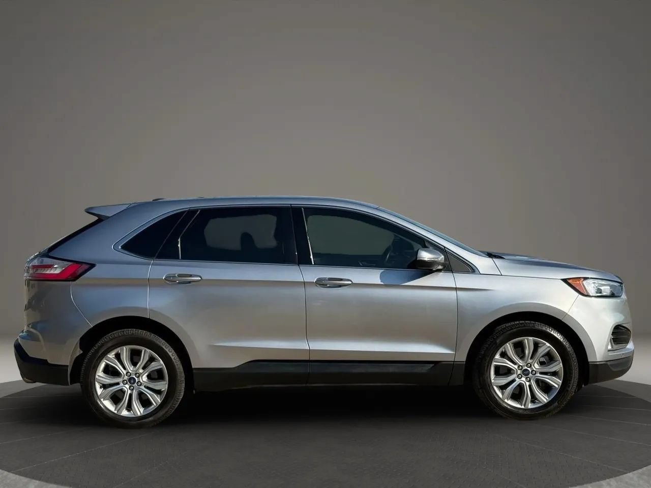Used 2021 Ford Edge Titanium AWD/4WD image 7