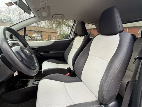 Used 2014 Toyota Yaris L image 14
