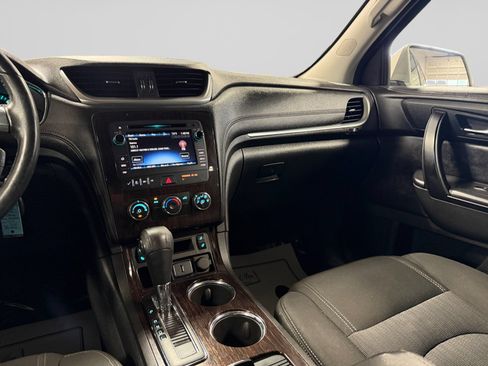 Used 2016 Chevrolet Traverse LT w/ Style and Technology Package FWD image 20