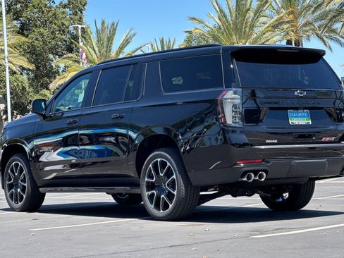 New 2026 Chevrolet Suburban RST w/ RST Capability Package AWD/4WD image 5
