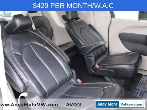 Used 2023 Chrysler Pacifica Touring-L image 21